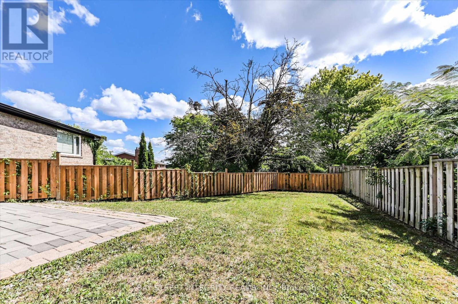 Photo 42 of 21 Whitehorn Crescent, Toronto ON