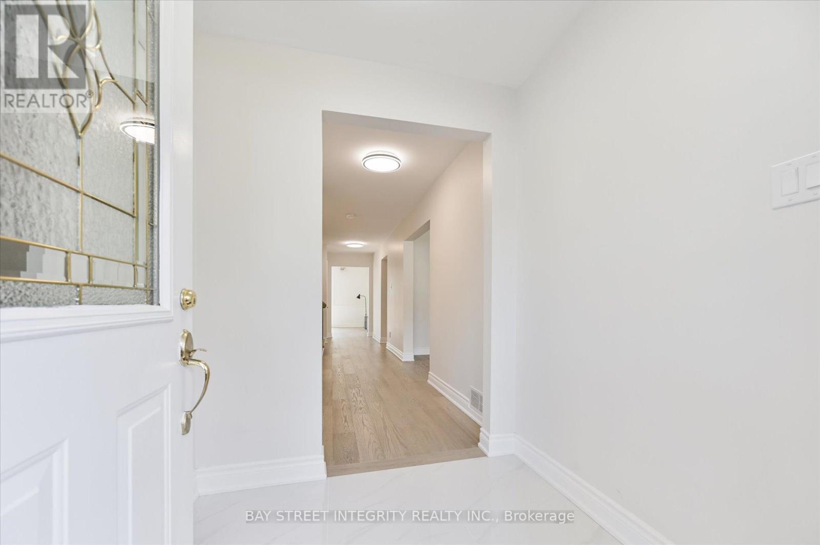 Photo 5 of 21 Whitehorn Crescent, Toronto ON