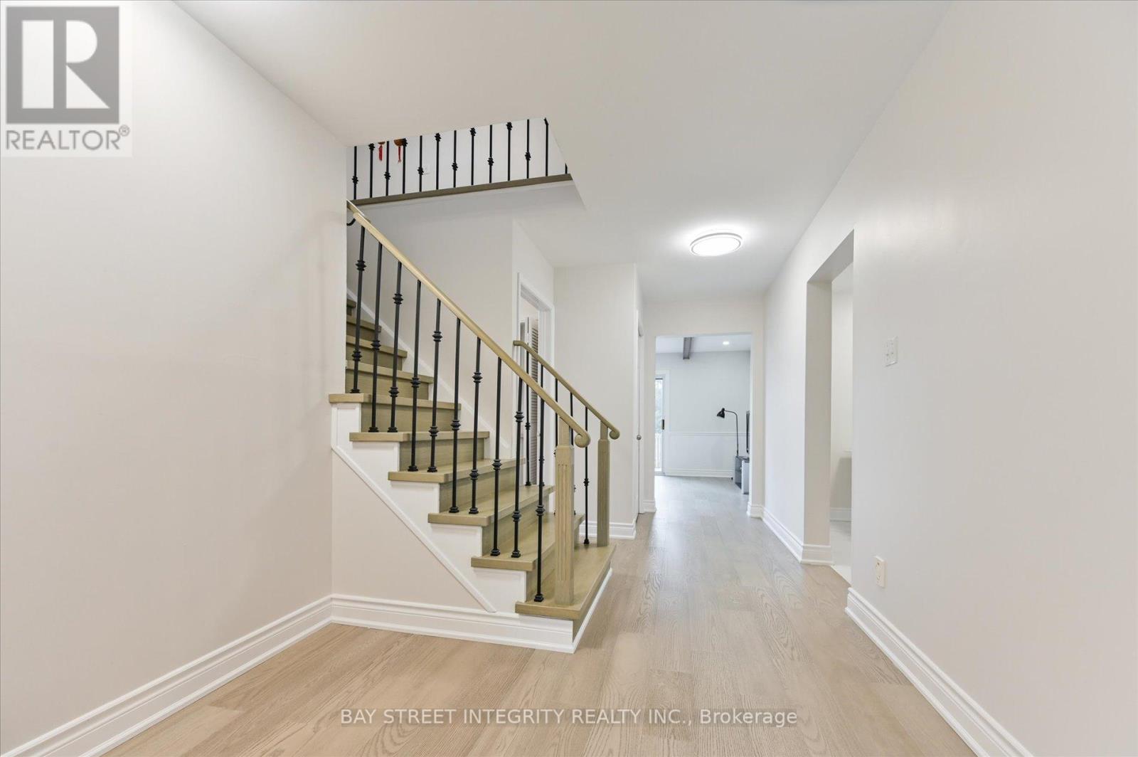 Photo 7 of 21 Whitehorn Crescent, Toronto ON