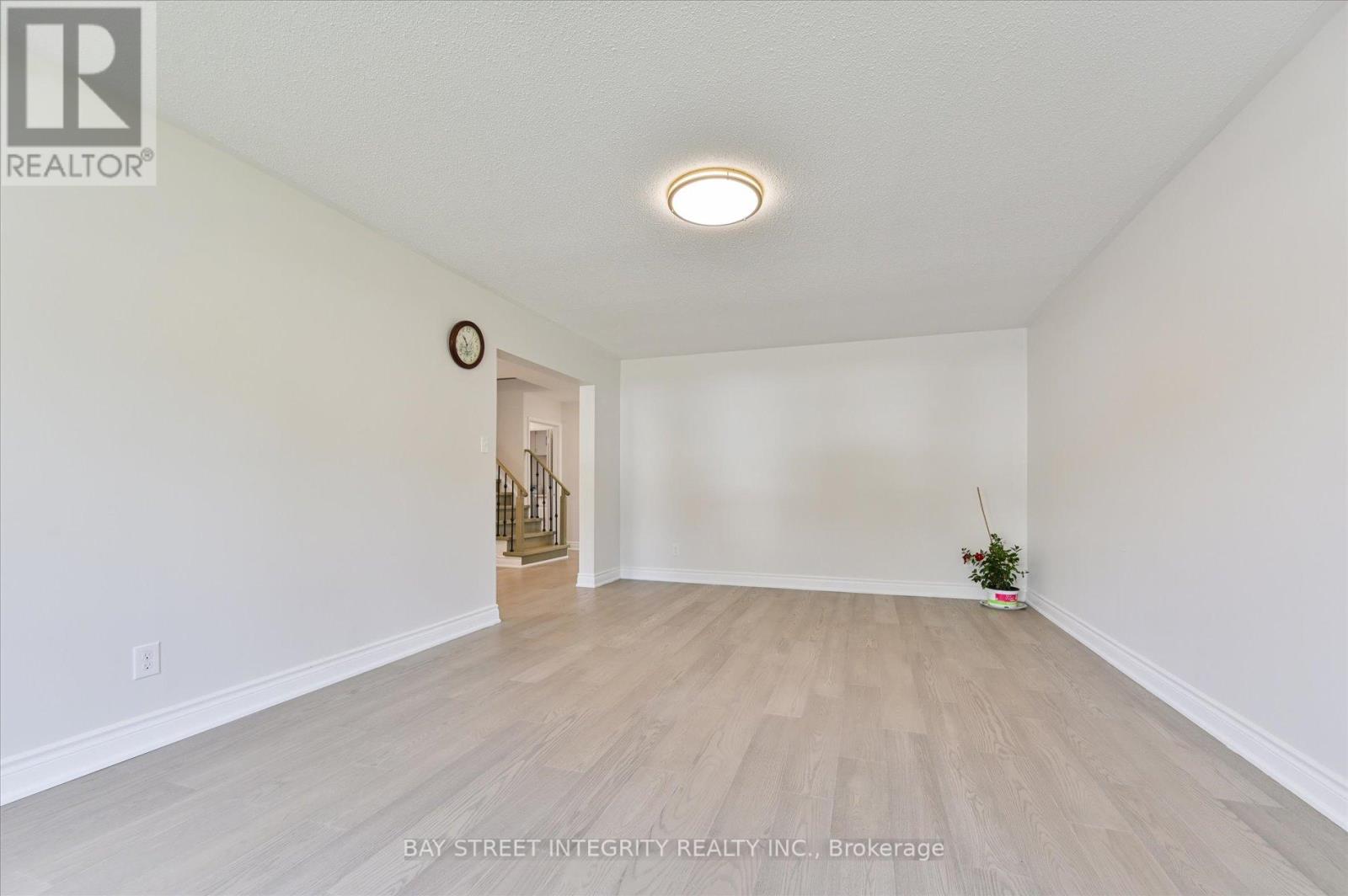 Photo 9 of 21 Whitehorn Crescent, Toronto ON