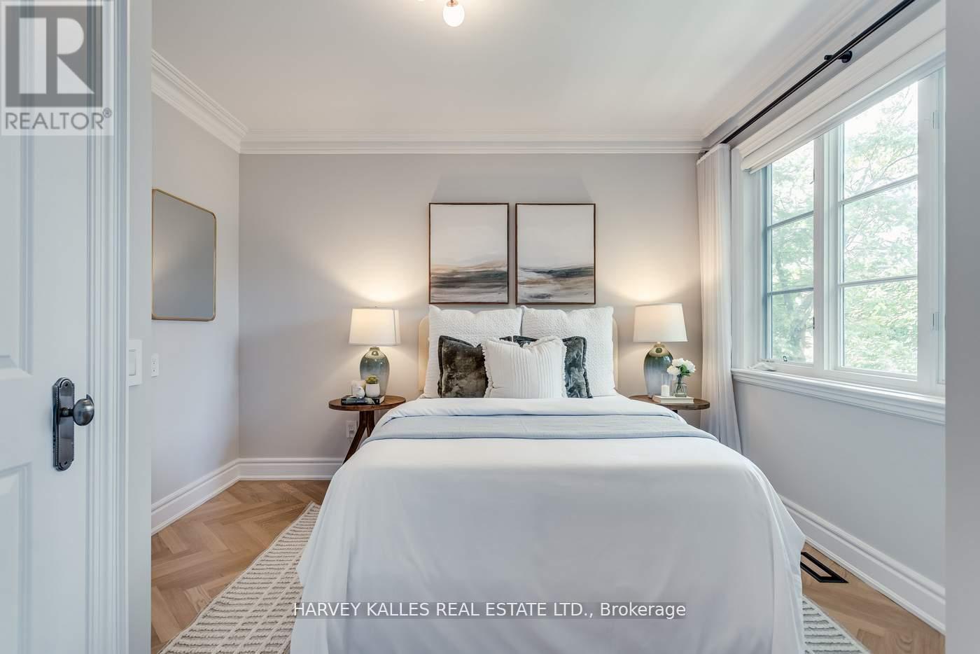 Photo 33 of 106 Belmont Street, Toronto ON