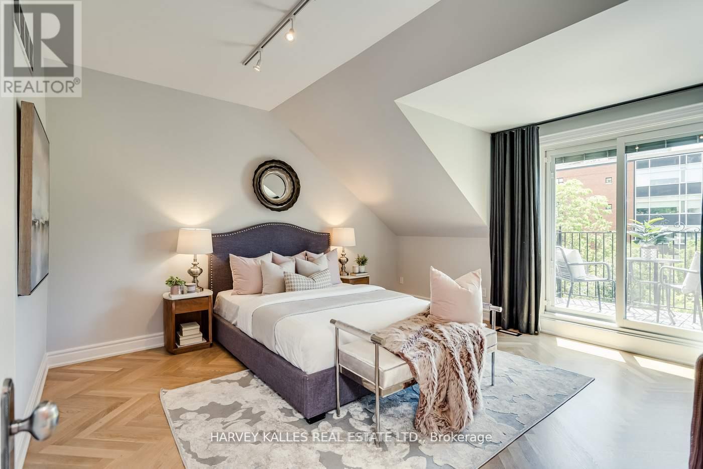 Photo 38 of 106 Belmont Street, Toronto ON