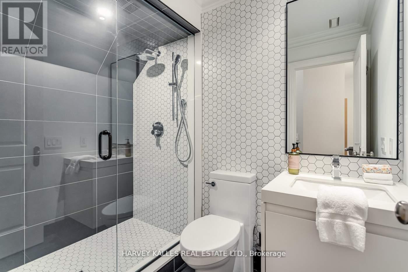 Photo 47 of 106 Belmont Street, Toronto ON