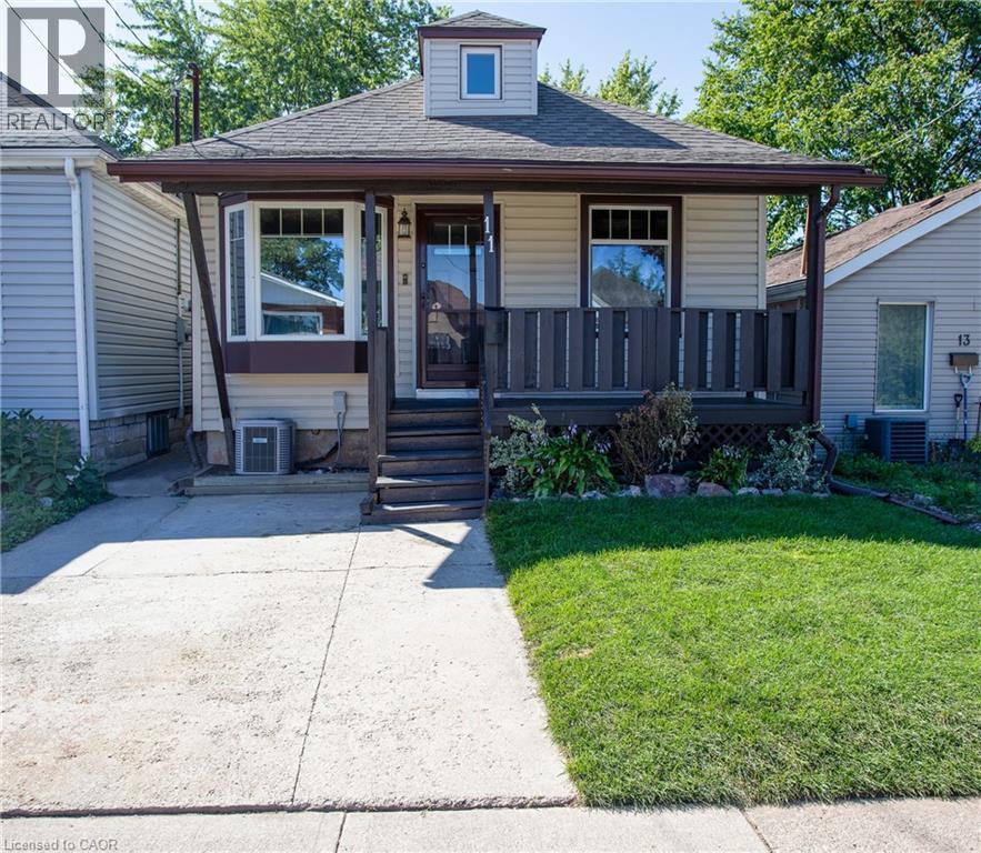 Photo 2 of 11 Robins Avenue, Hamilton ON