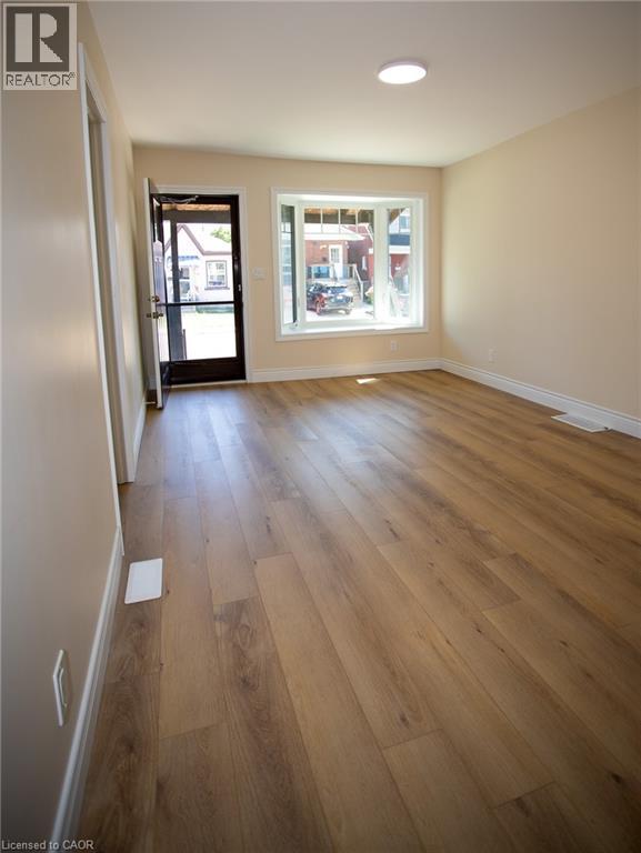 Photo 7 of 11 Robins Avenue, Hamilton ON