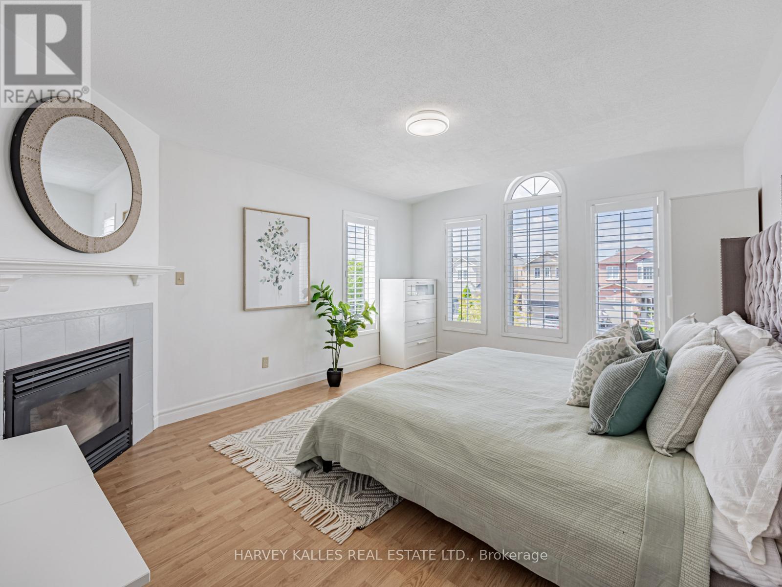 Photo 14 of 10 Hibbard Dr Street, Ajax ON