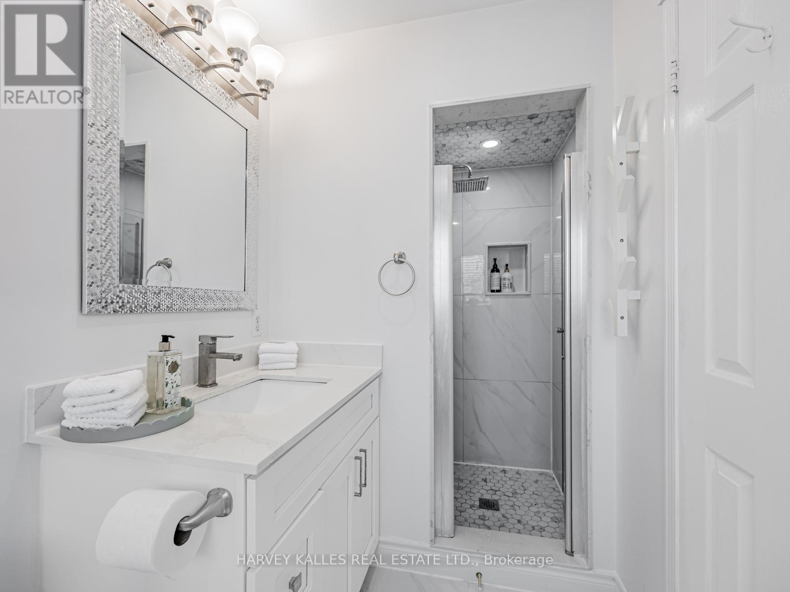 Photo 26 of 10 Hibbard Dr Street, Ajax ON