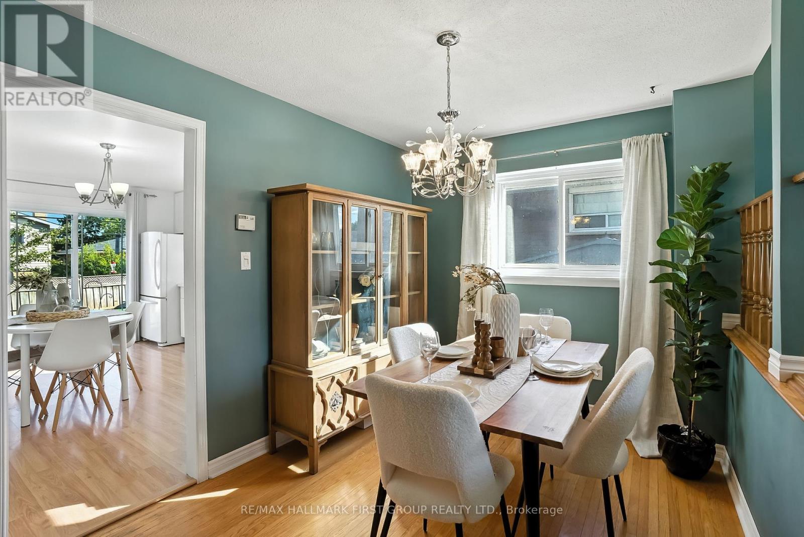 Photo 10 of 865 Marinet Crescent, Pickering ON