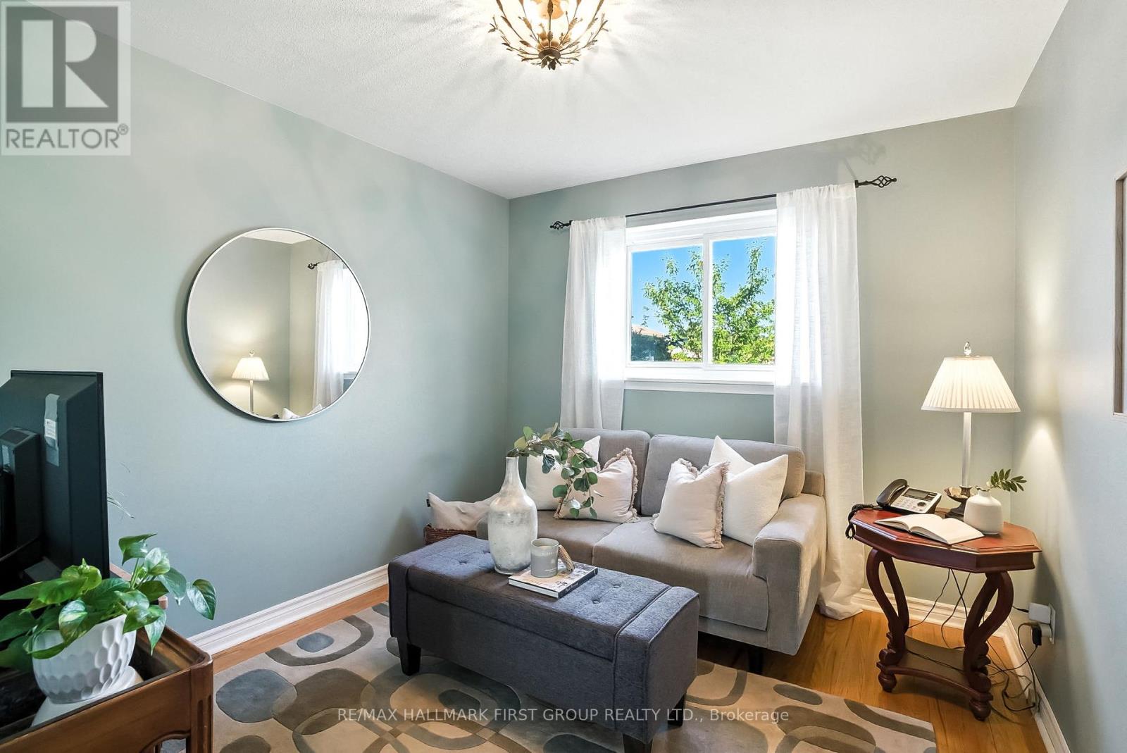 Photo 12 of 865 Marinet Crescent, Pickering ON