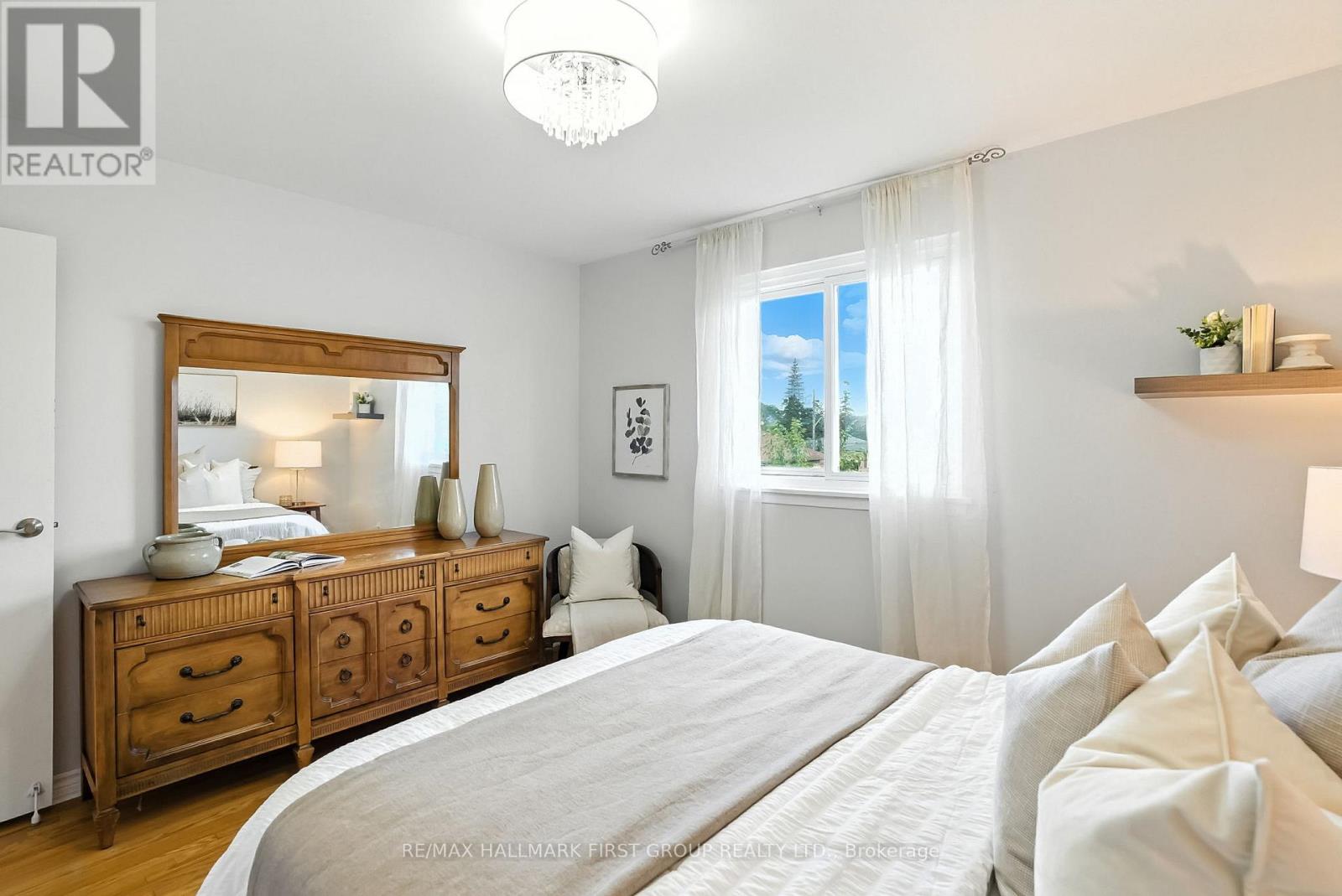 Photo 14 of 865 Marinet Crescent, Pickering ON