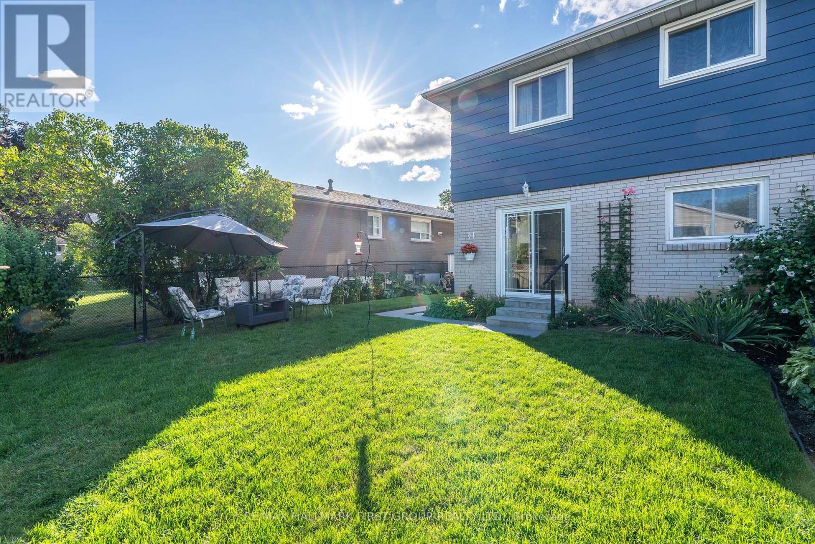 Photo 19 of 865 Marinet Crescent, Pickering ON