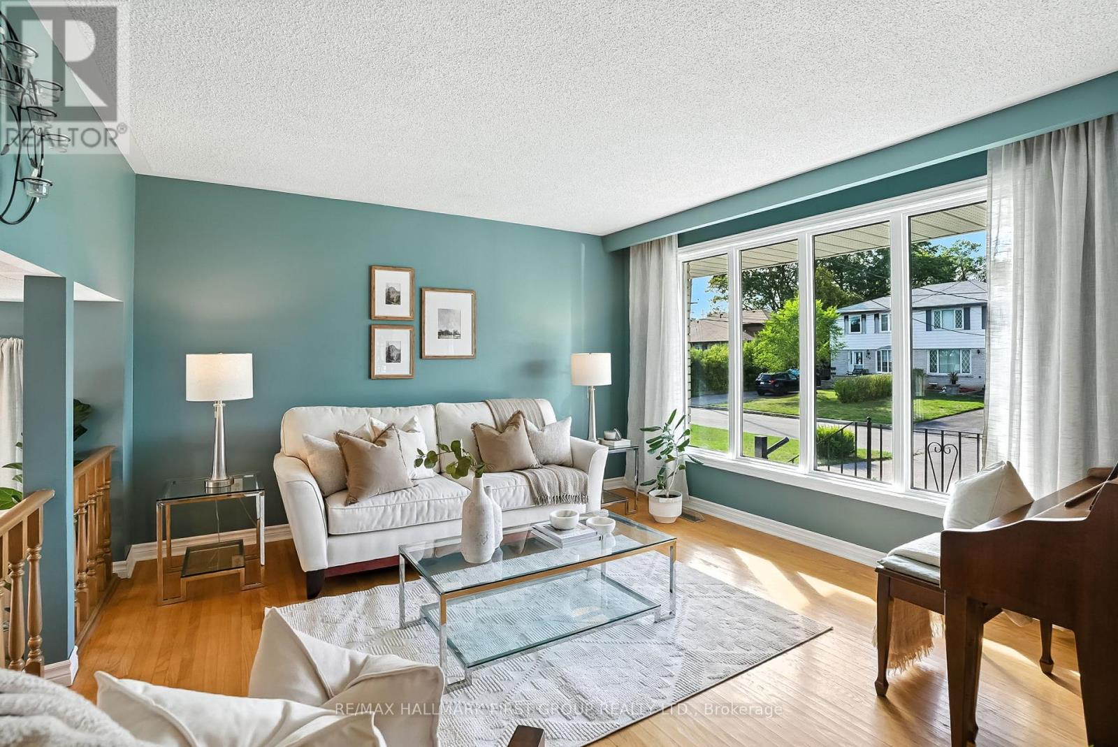 Photo 5 of 865 Marinet Crescent, Pickering ON