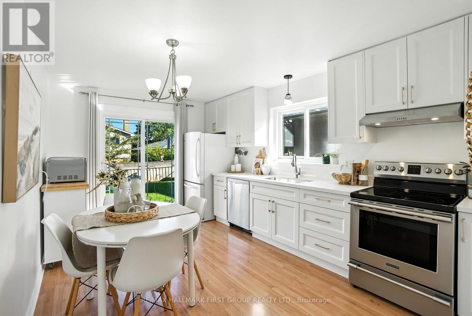 Photo 8 of 865 Marinet Crescent, Pickering ON