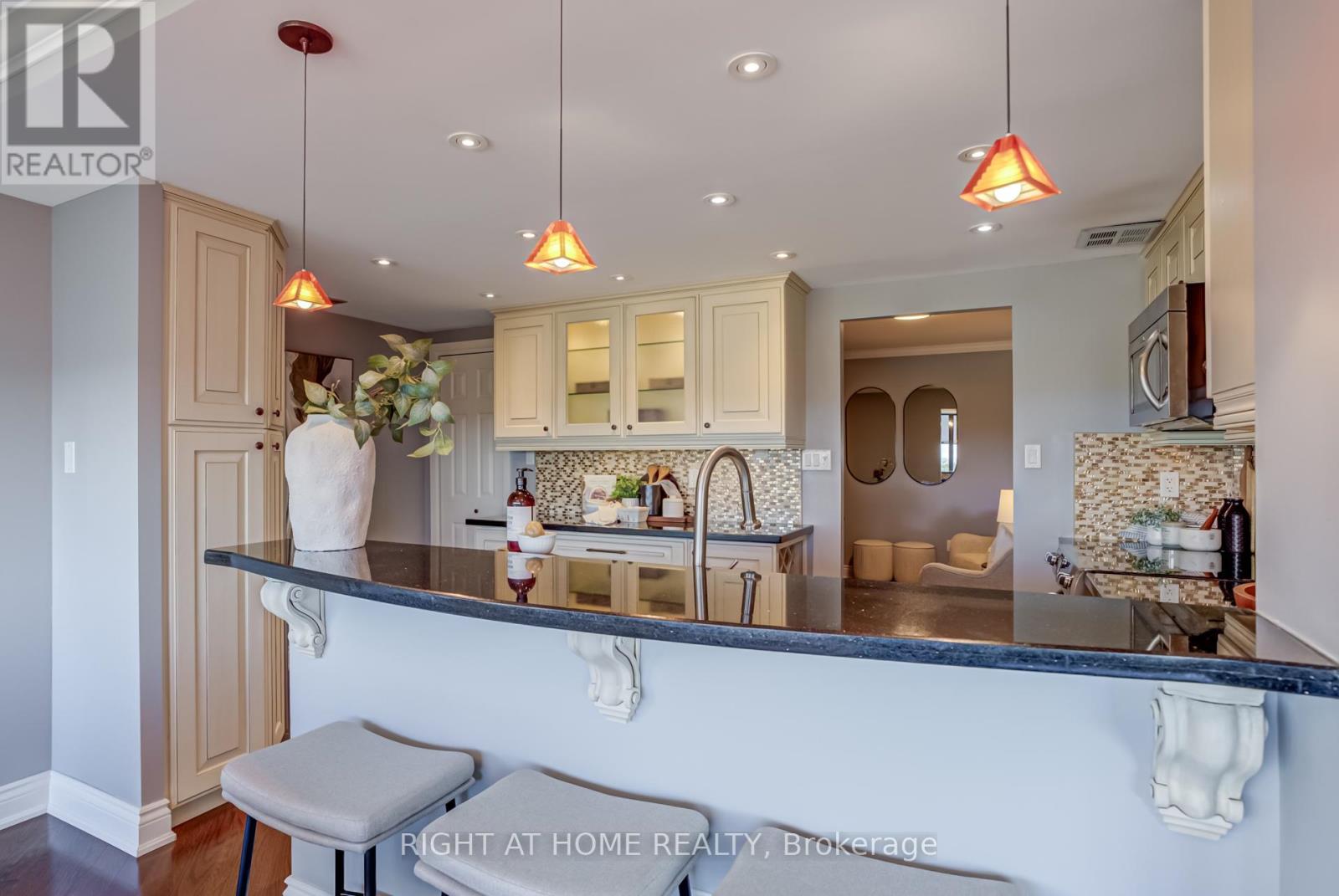 Photo 13 of 707 65 Skymark Drive, Toronto ON