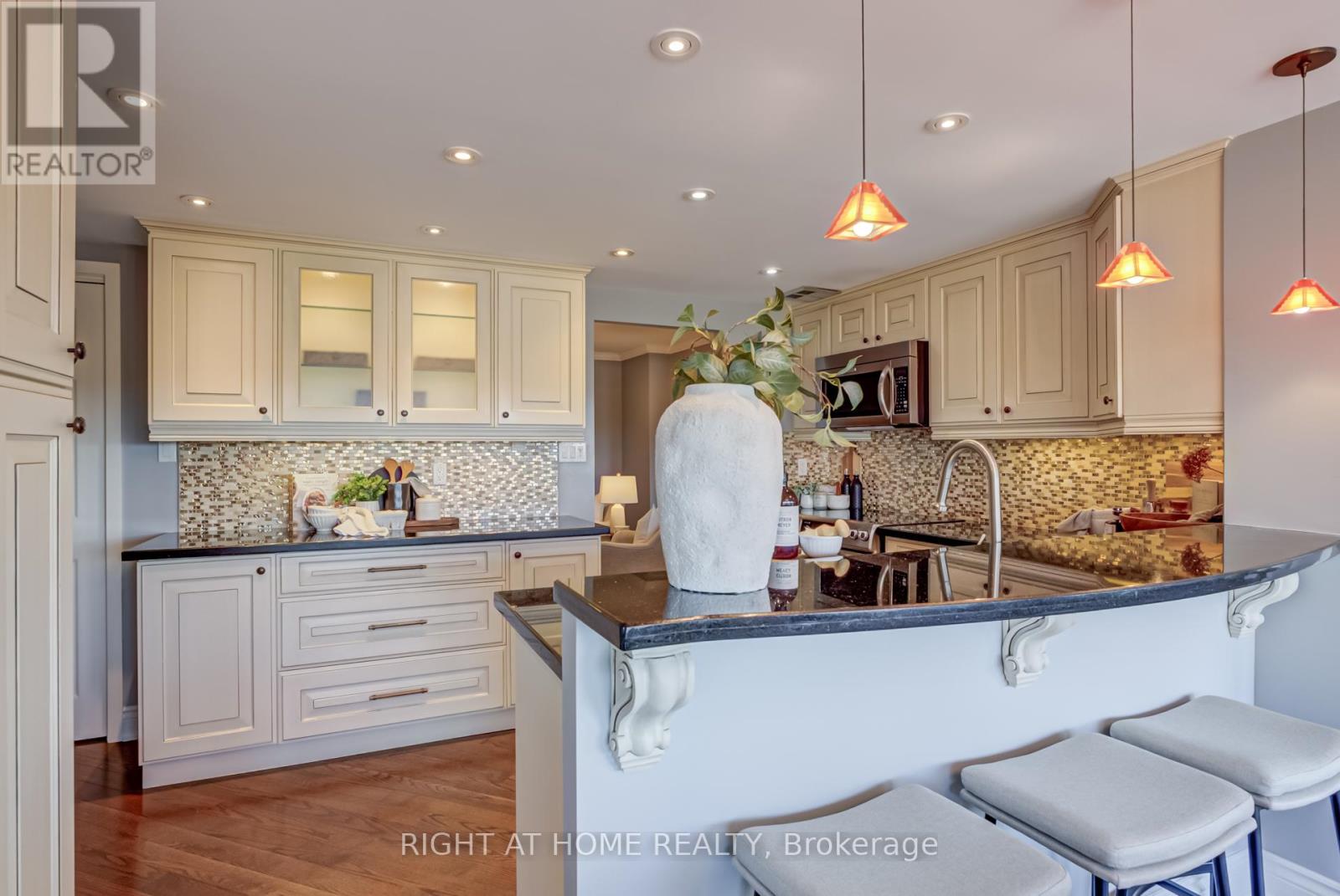 Photo 14 of 707 65 Skymark Drive, Toronto ON