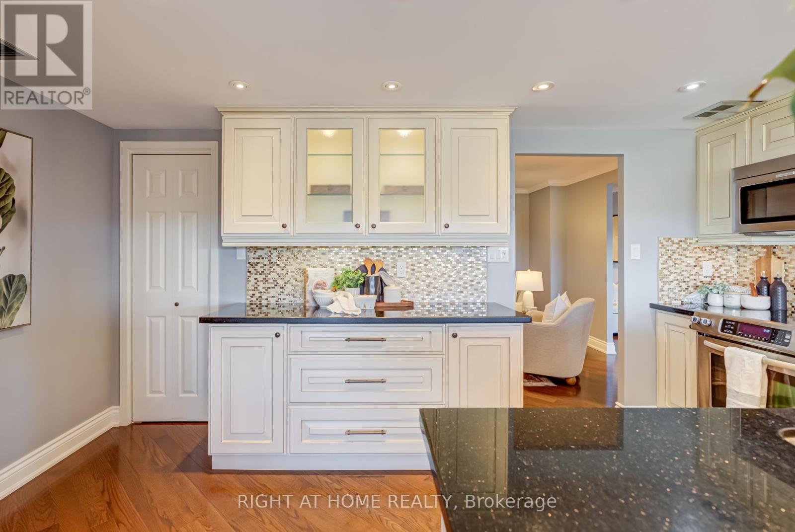 Photo 17 of 707 65 Skymark Drive, Toronto ON