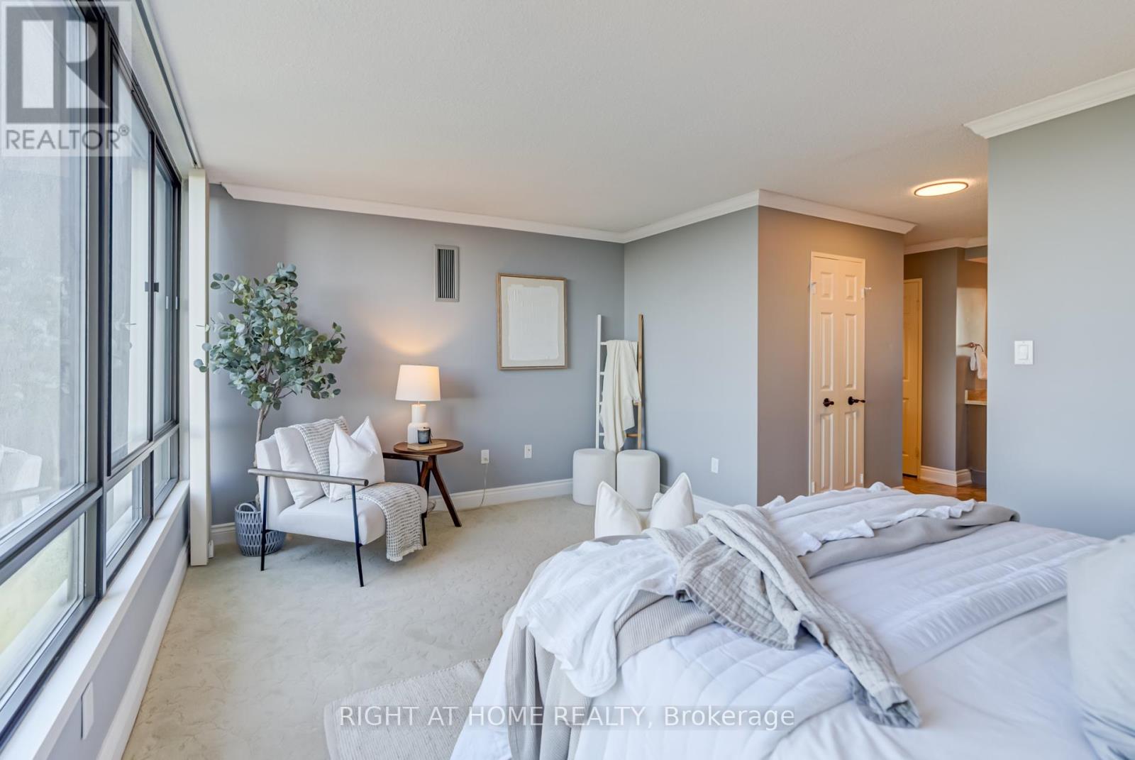 Photo 29 of 707 65 Skymark Drive, Toronto ON