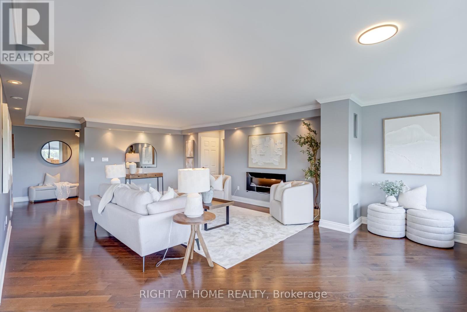 Photo 3 of 707 65 Skymark Drive, Toronto ON