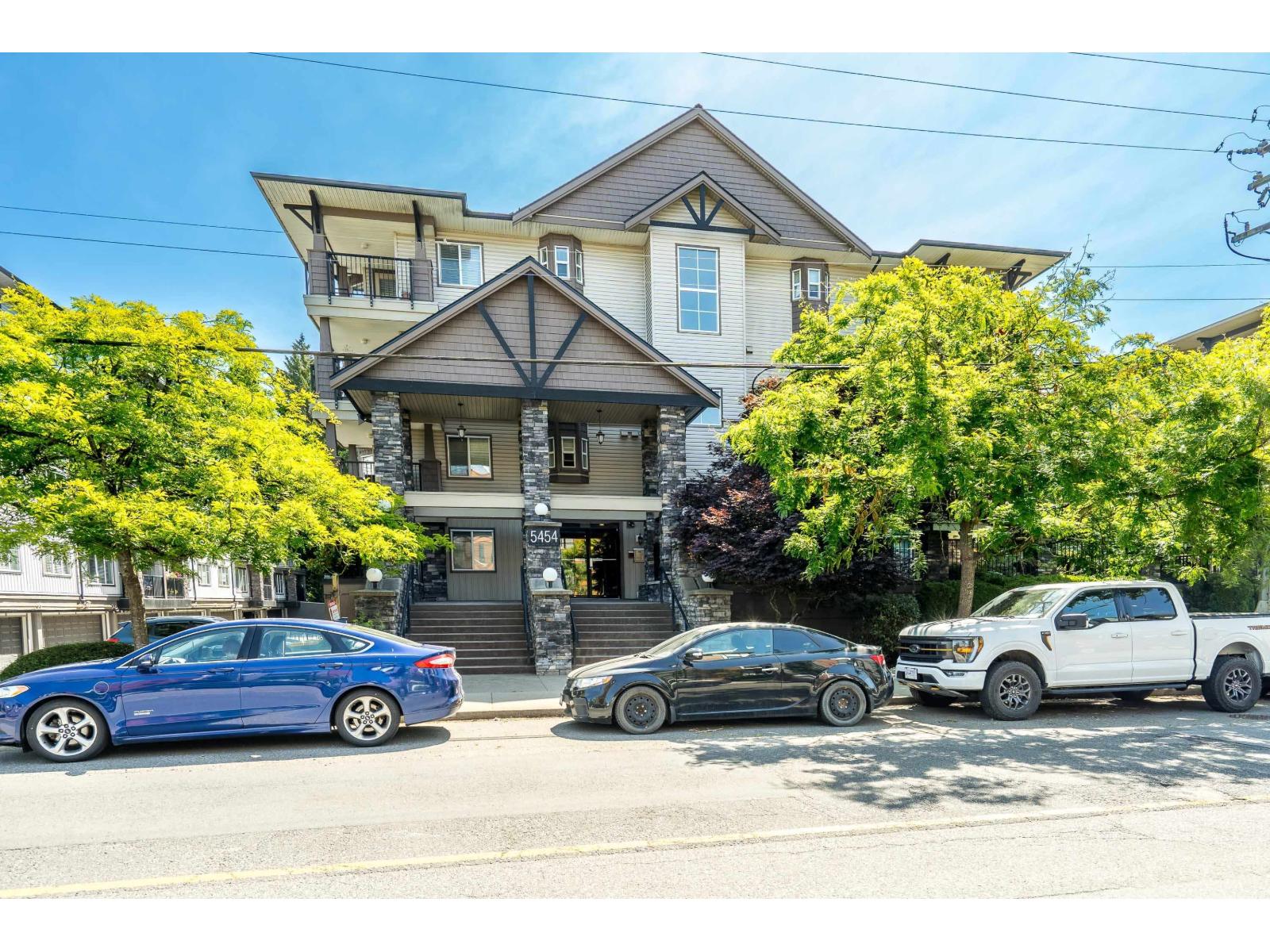 Photo 2 of 107 5454 198 Street, Langley BC