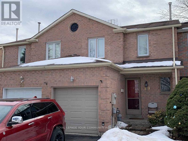 Photo 1 of 19 Moonlight Lane, Richmond Hill ON