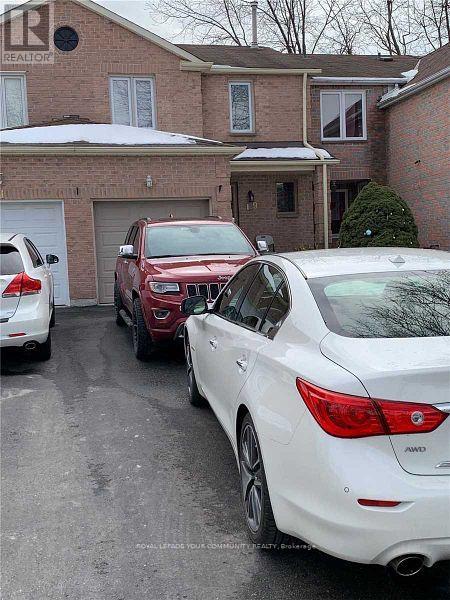 Photo 2 of 19 Moonlight Lane, Richmond Hill ON