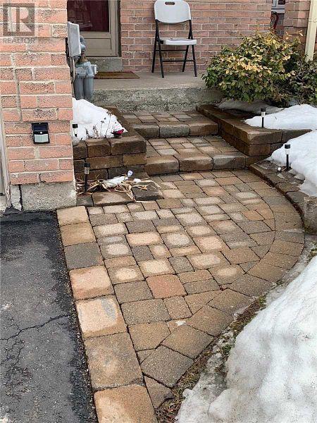 Photo 3 of 19 Moonlight Lane, Richmond Hill ON