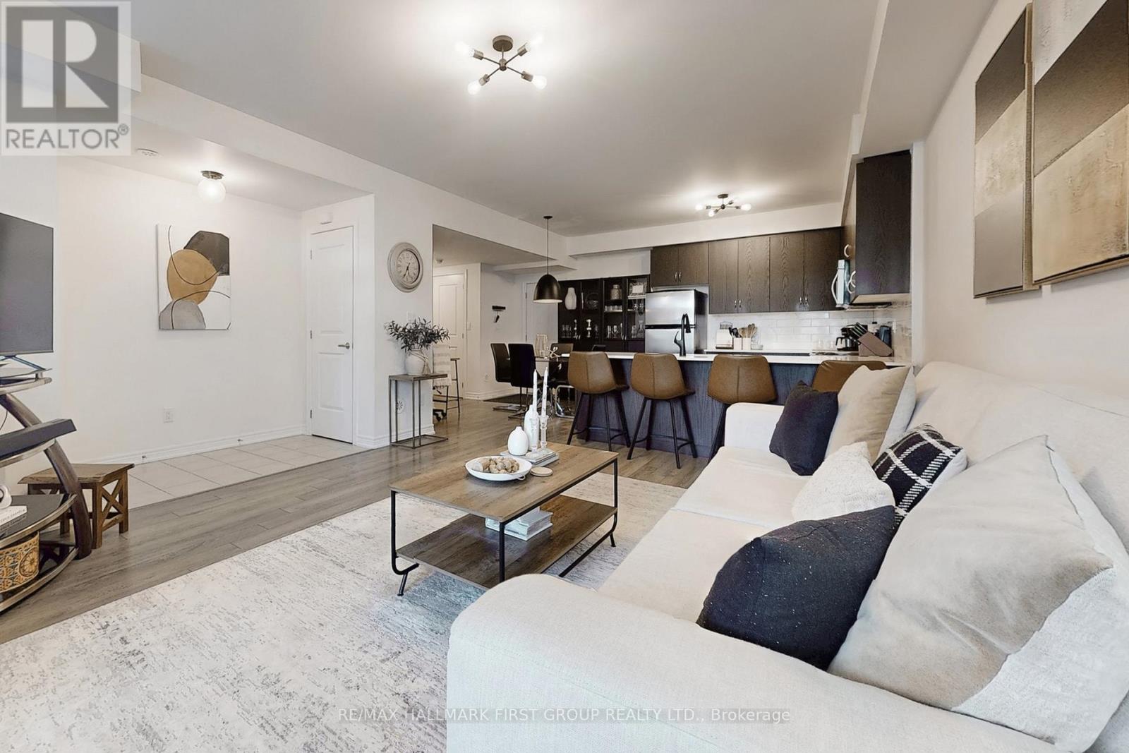 Photo 10 of 7 125 Kayla Crescent, Vaughan ON