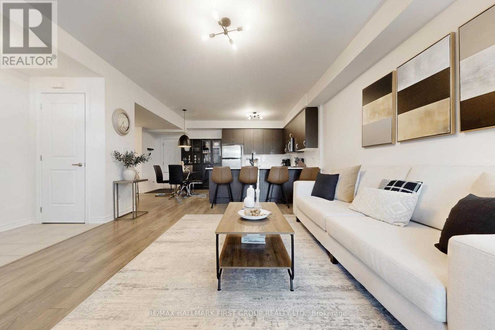 Photo 9 of 7 125 Kayla Crescent, Vaughan ON