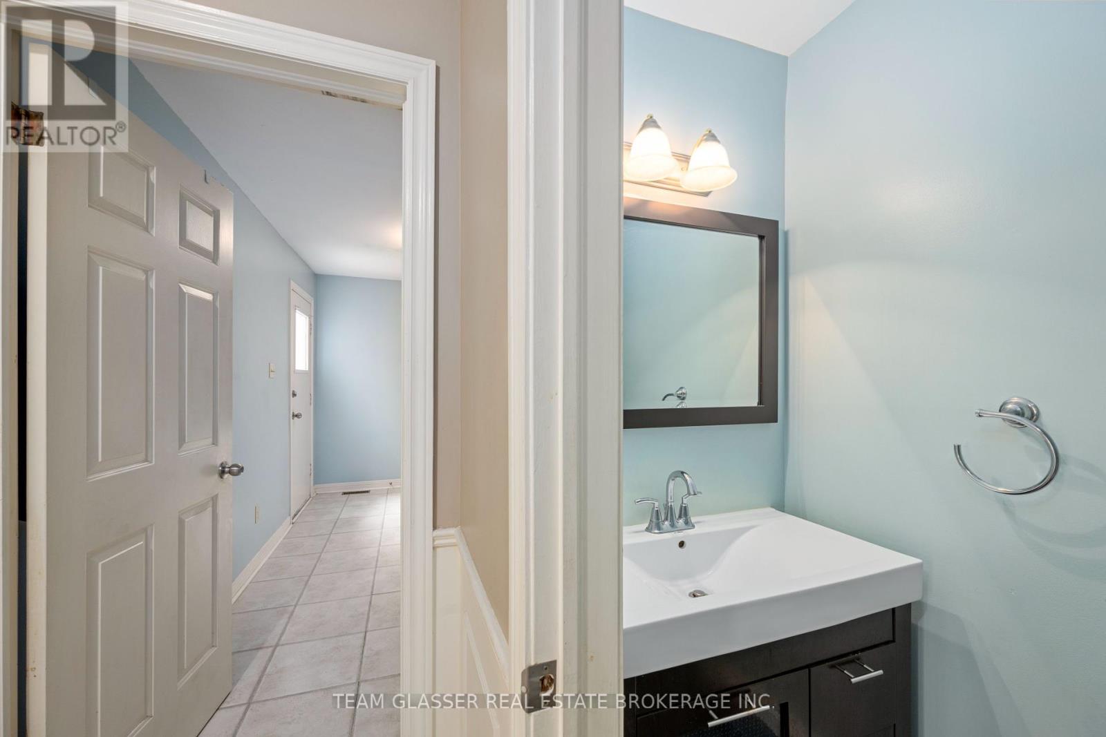 Photo 15 of 86 Jennifer Gardens, London North ON