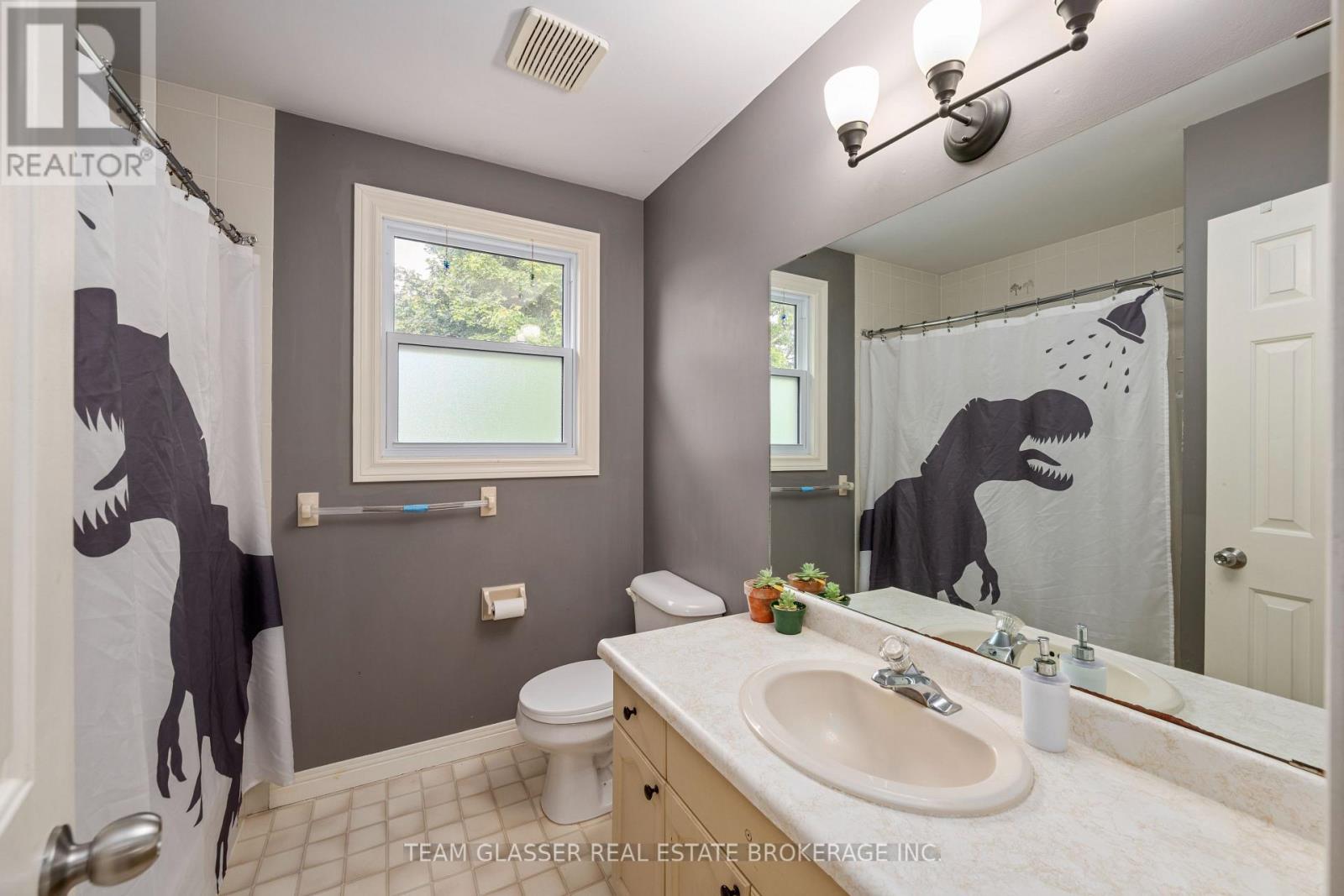 Photo 18 of 86 Jennifer Gardens, London North ON