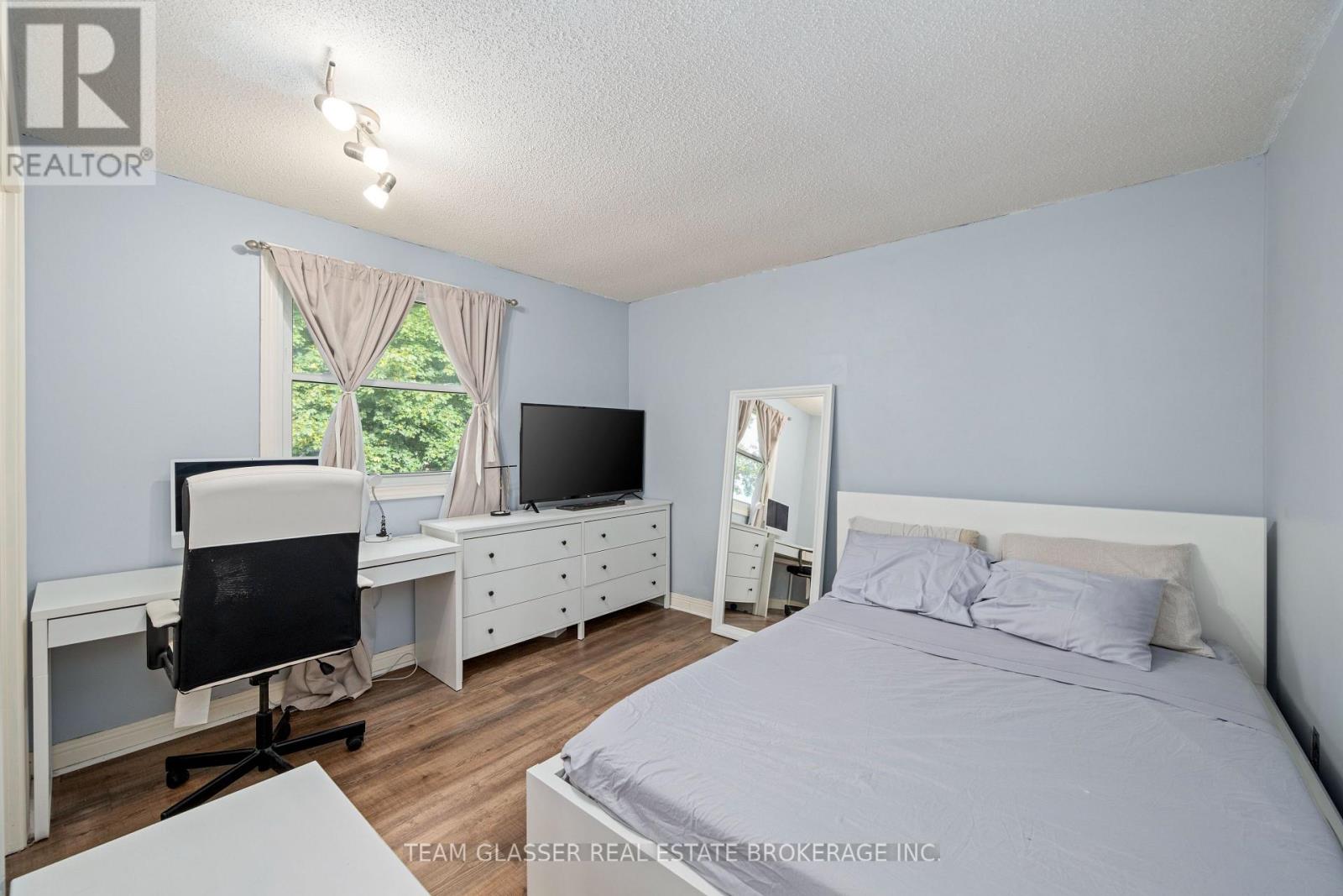 Photo 19 of 86 Jennifer Gardens, London North ON