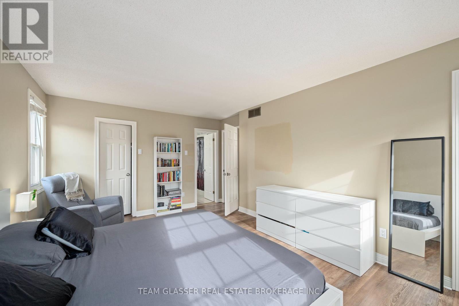 Photo 23 of 86 Jennifer Gardens, London North ON