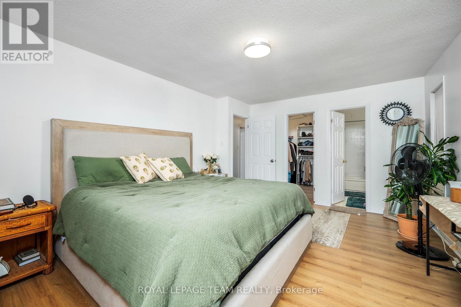 Photo 18 of 53 Havenhurst Crescent, Ottawa ON