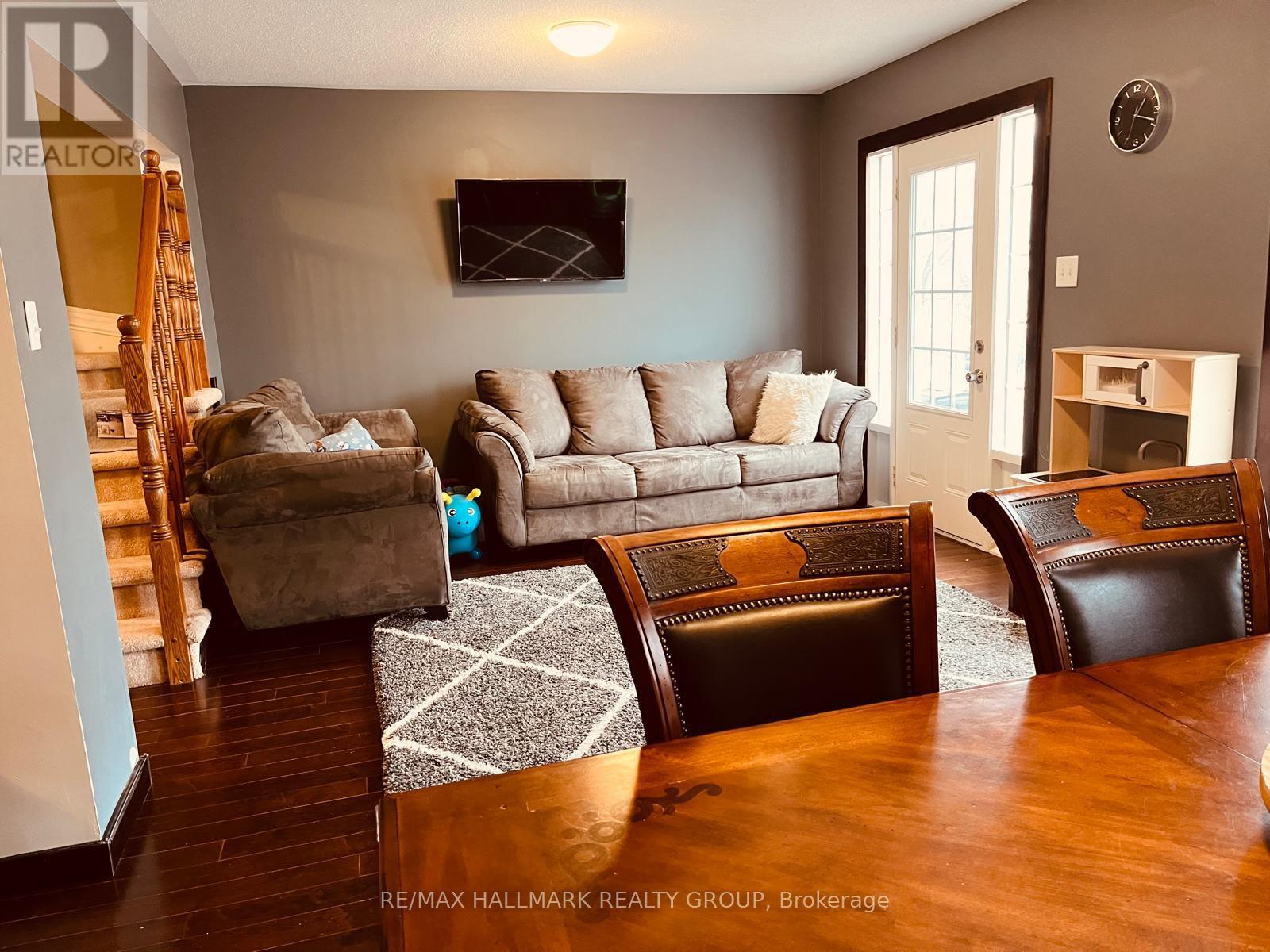 Photo 11 of 1557 Haydon Circle, Ottawa ON