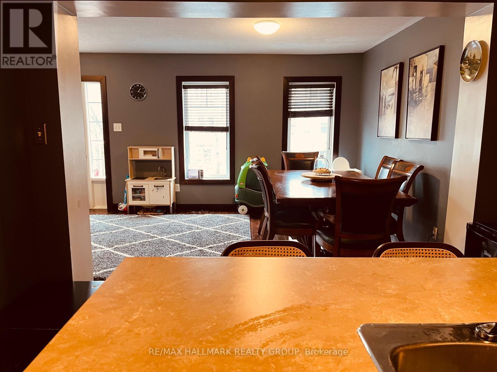 Photo 14 of 1557 Haydon Circle, Ottawa ON