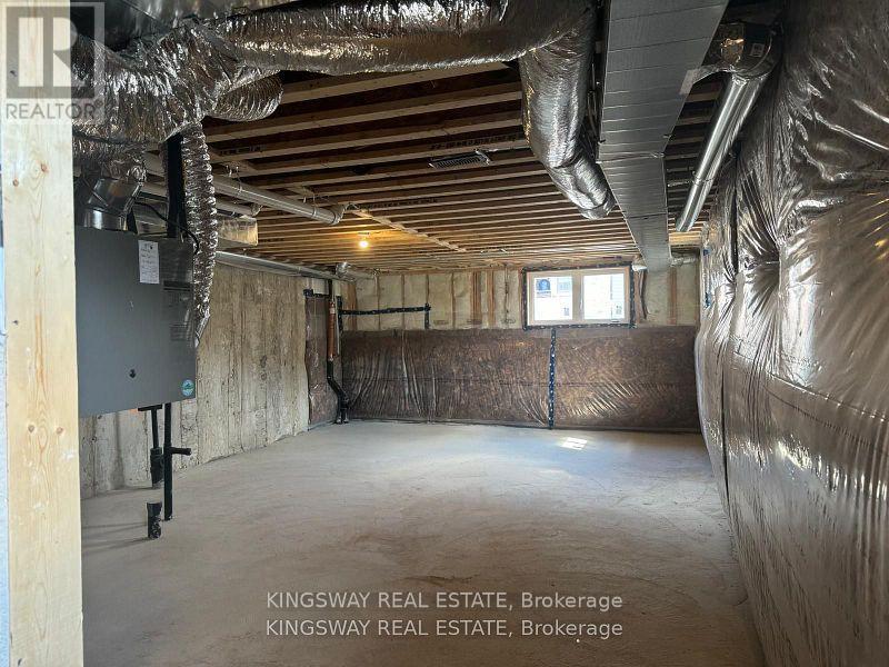 Photo 13 of 1412 National Common Avenue, Burlington ON