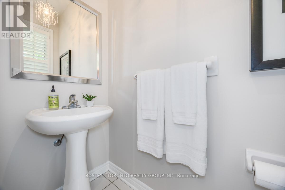 Photo 23 of 5682 Passion Flower Boulevard N, Mississauga ON