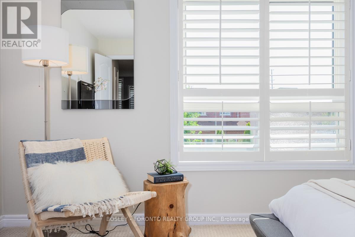 Photo 33 of 5682 Passion Flower Boulevard N, Mississauga ON