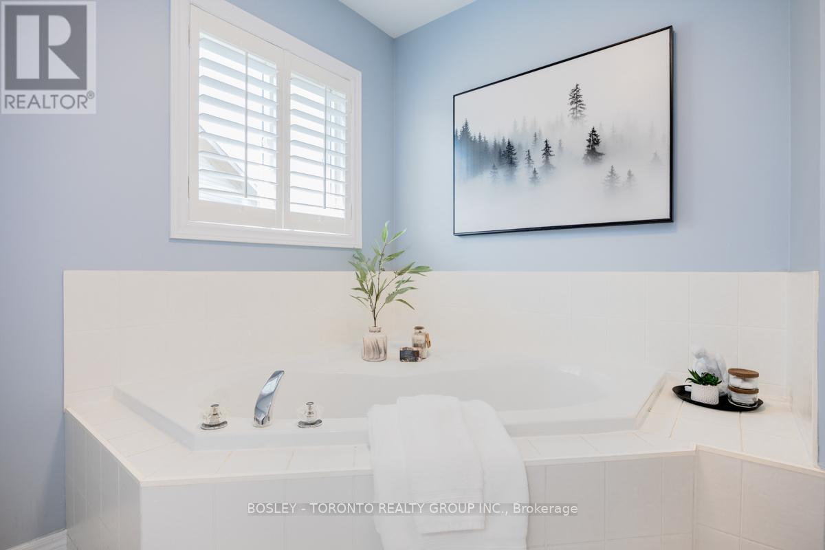 Photo 36 of 5682 Passion Flower Boulevard N, Mississauga ON