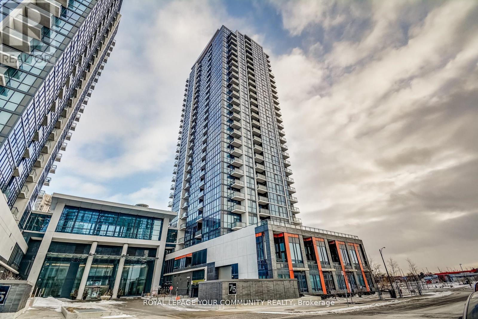 Photo 3 of 2702 75 Eglinton Avenue W, Mississauga ON