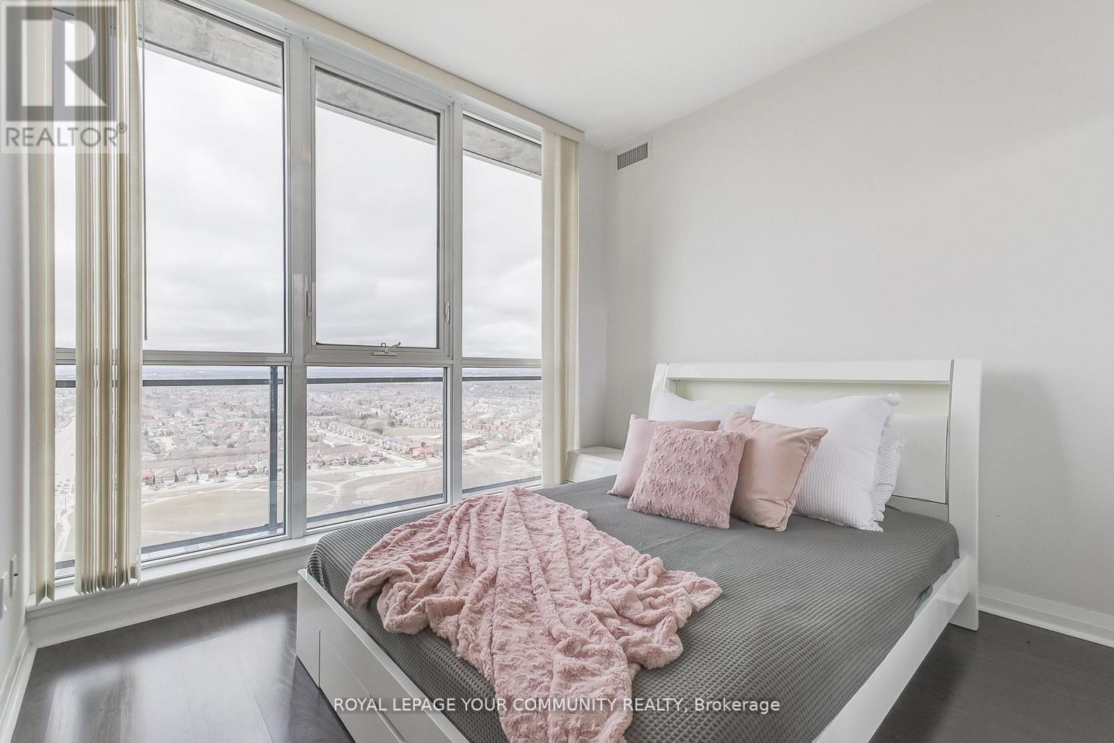 Photo 35 of 2702 75 Eglinton Avenue W, Mississauga ON