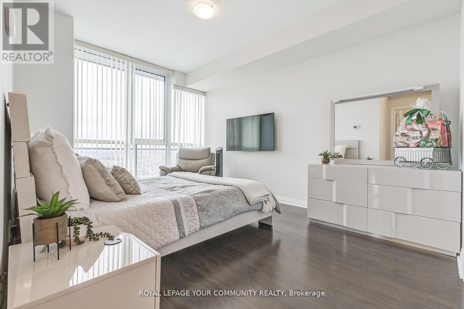 Photo 37 of 2702 75 Eglinton Avenue W, Mississauga ON