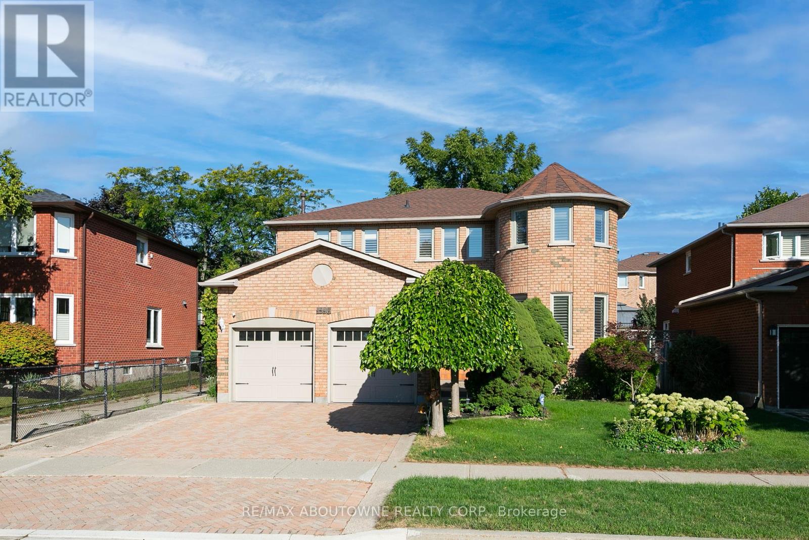 Photo 1 of 1398 Winterbourne Drive, Oakville ON