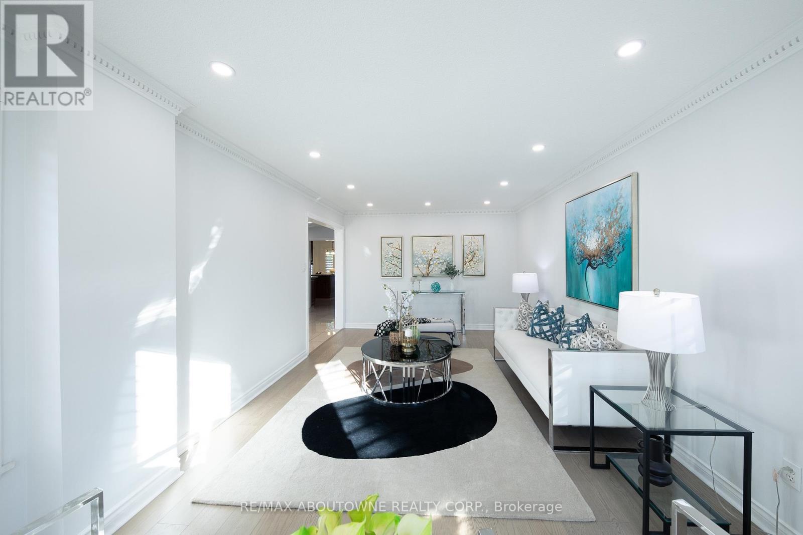 Photo 10 of 1398 Winterbourne Drive, Oakville ON