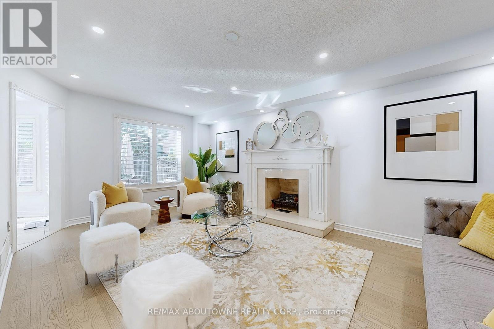 Photo 11 of 1398 Winterbourne Drive, Oakville ON