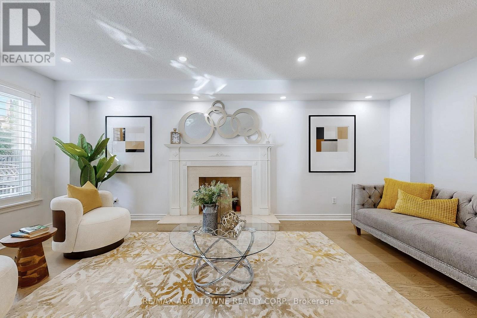 Photo 12 of 1398 Winterbourne Drive, Oakville ON
