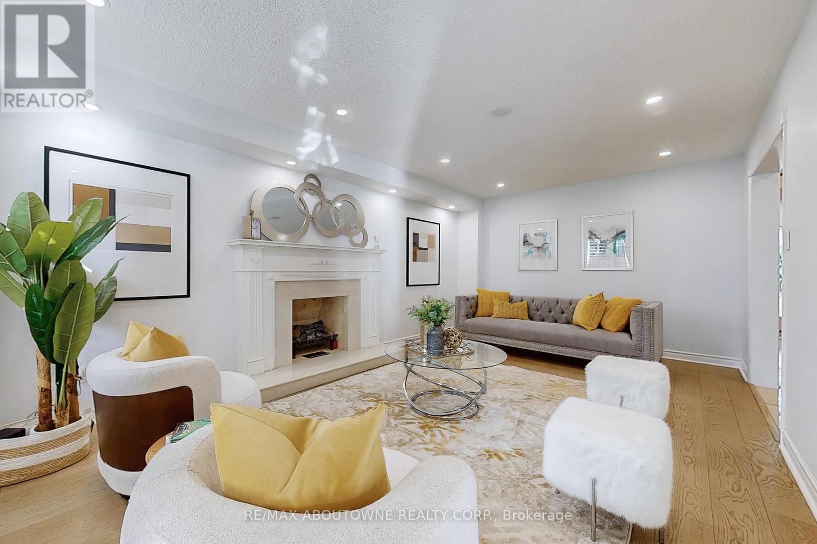 Photo 13 of 1398 Winterbourne Drive, Oakville ON