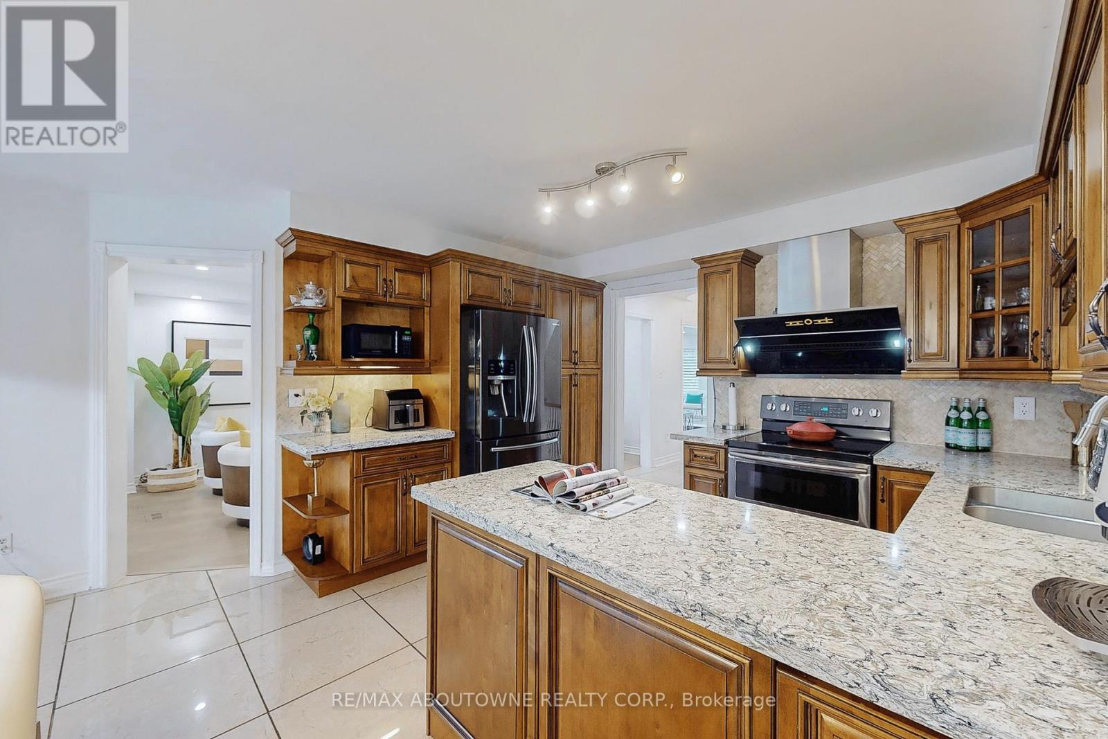 Photo 14 of 1398 Winterbourne Drive, Oakville ON