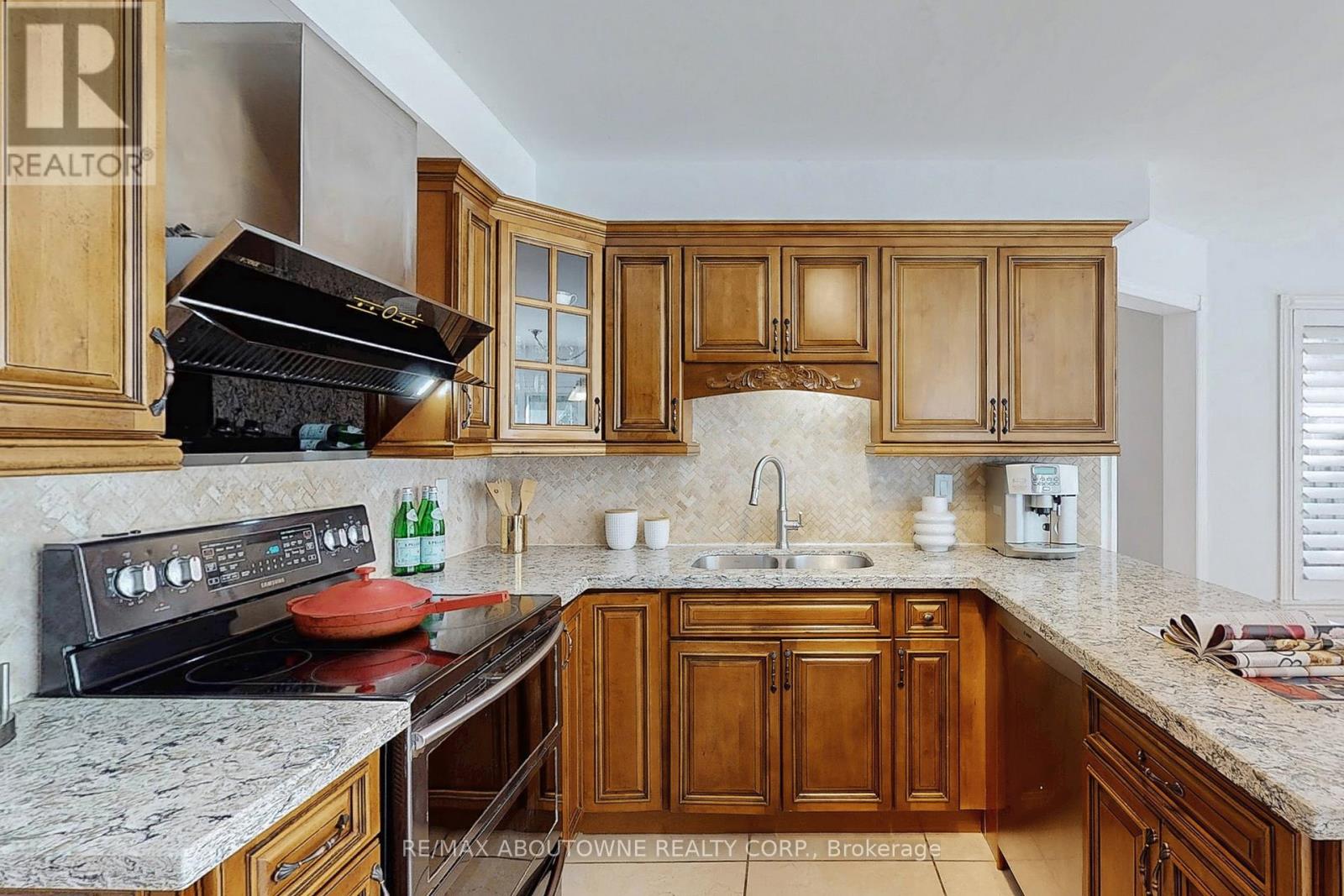 Photo 15 of 1398 Winterbourne Drive, Oakville ON