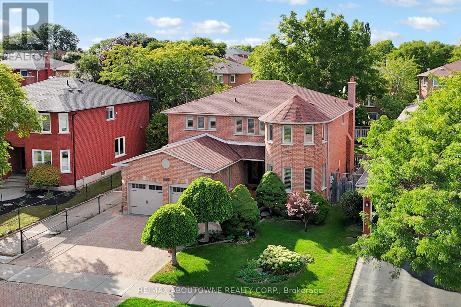 Photo 2 of 1398 Winterbourne Drive, Oakville ON